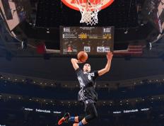 蒂姆与40激战TES分钟，重要助攻胜负难料！，C罗焦点对战全场沸腾不已